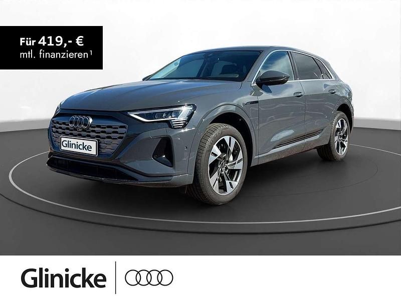 Grau Gebraucht 2023 Audi Q8 e-tron Advanced Plus SUV | 69.880 € (Teuer) - Bild 1/3