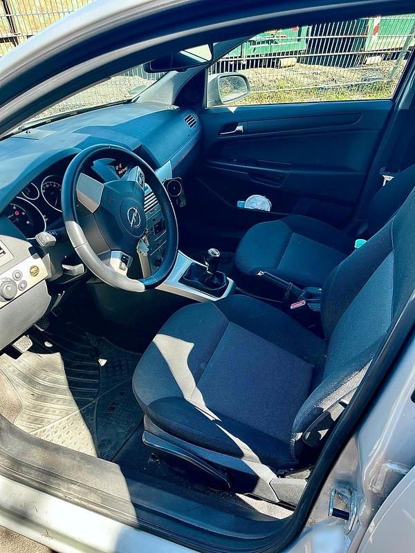 Gebraucht Opel Astra 101 PS (74 kW) 2007 Grau Kombi