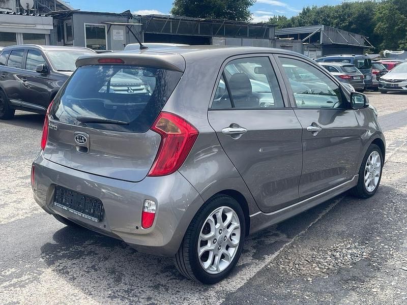 Gebraucht Kia Picanto Spirit 86 PS (63 kW) 2012 Silber Kleinwagen