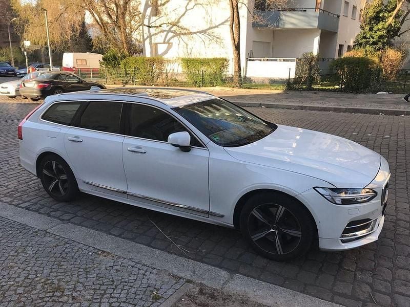 Weiß Gebraucht 2019 Volvo V90 Momentum Kombi | 21.900 € (Guter Preis) - Bild 1/4