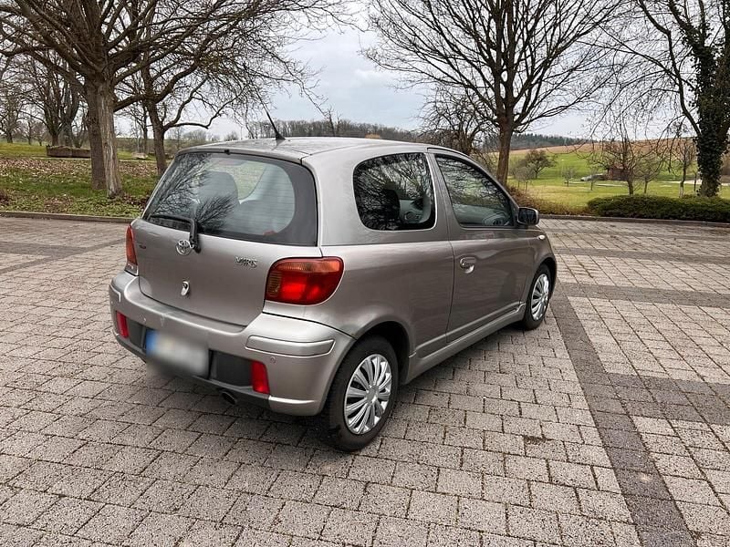 Gebraucht Toyota Yaris 105 PS (77 kW) 2003 Silber Kleinwagen