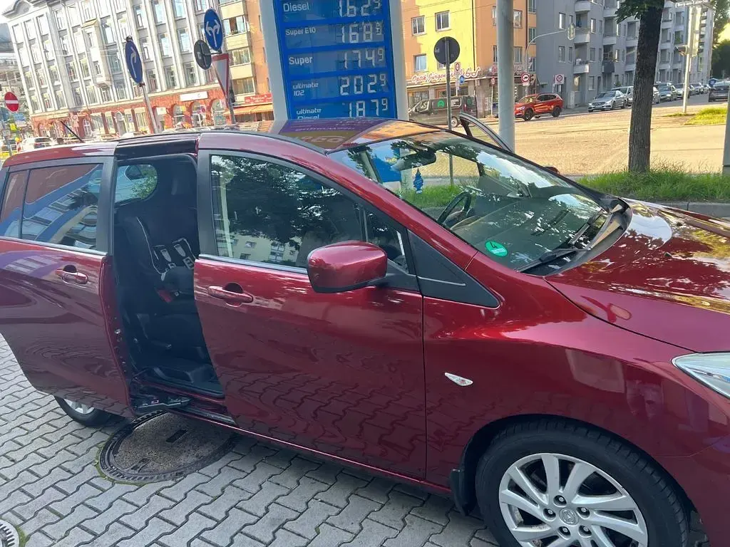 Gebraucht Mazda 5 Center-Line 144 PS (105 kW) 2011 Rot Van / Kleinbus
