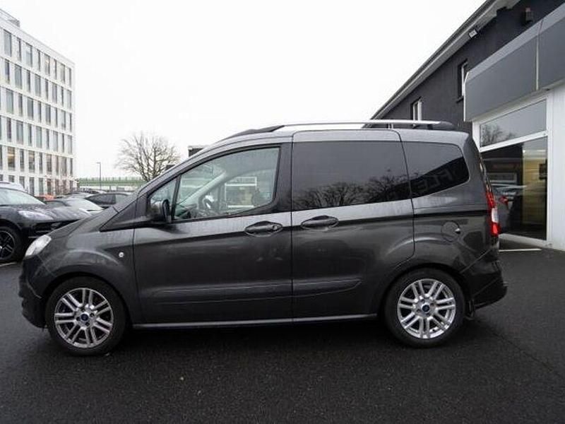Gebraucht Ford Tourneo Courier Titanium 101 PS (74 kW) 2017 Grau Van / Kleinbus