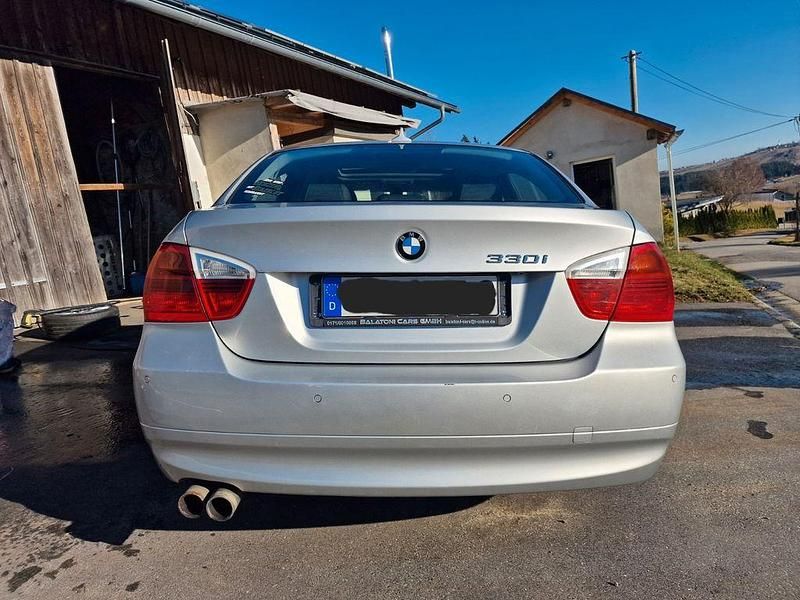 Gebraucht BMW 330 Basis 272 PS (200 kW) 2007 Silber Limousine