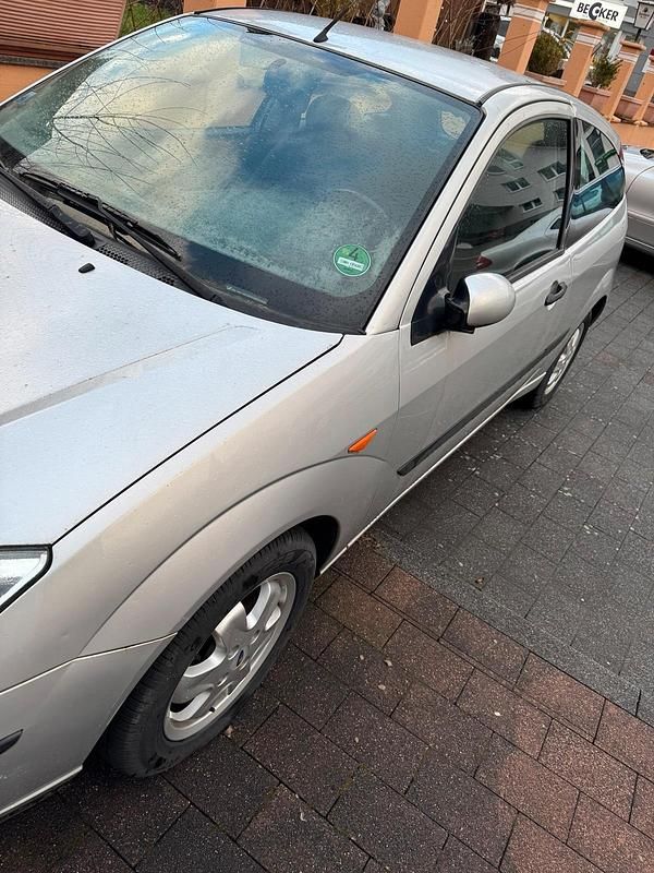 Gebraucht Ford Focus 100 PS (73 kW) 2002 Grau Kleinwagen