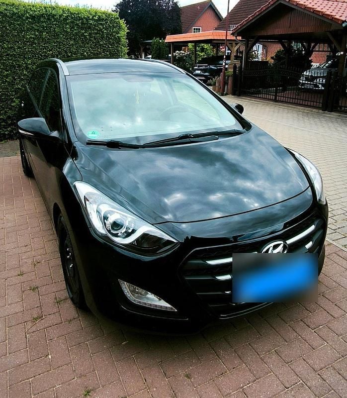 Schwarz Gebraucht 2016 Hyundai i30 Classic Kombi | 8.199 € (Fairer Preis) - Bild 1/4