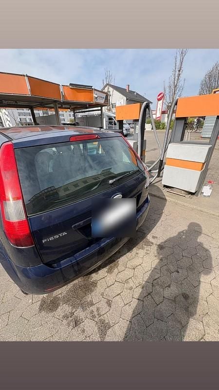 Gebraucht Ford Fiesta 70 PS (51 kW) 2004 Blau Kleinwagen