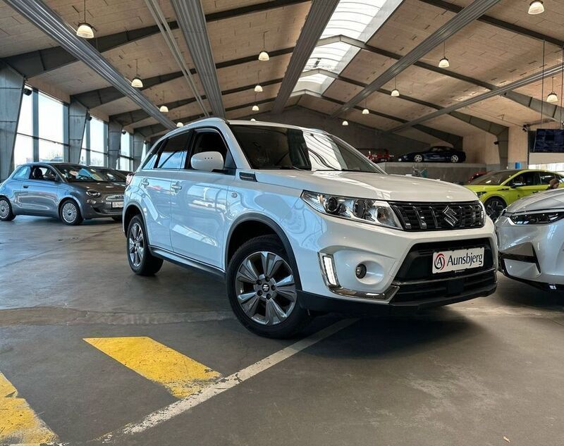 Weiß Gebraucht 2019 Suzuki Vitara Active SUV | 12.400 € (Superpreis) - Bild 1/4