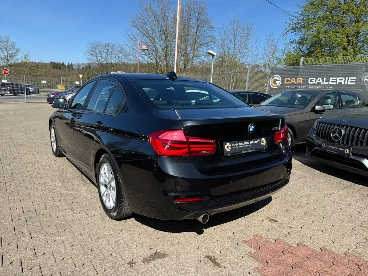 Gebraucht BMW 318 Advantage 136 PS (100 kW) 2017 Schwarz Limousine