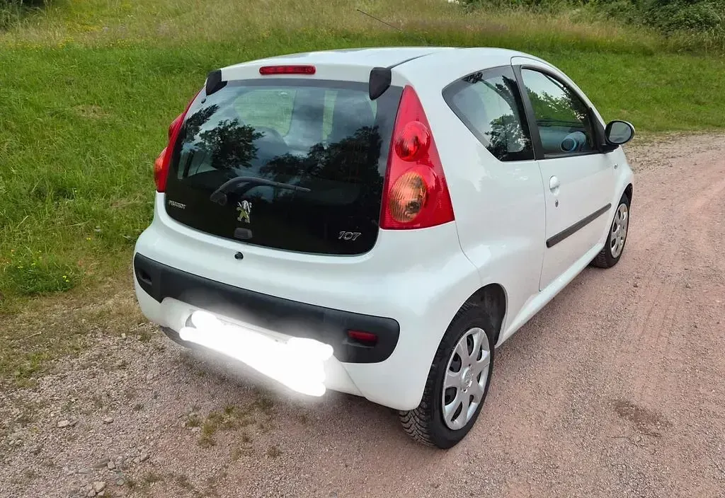 Gebraucht Peugeot 107 Filou 68 PS (50 kW) 2011 Weiß Kleinwagen