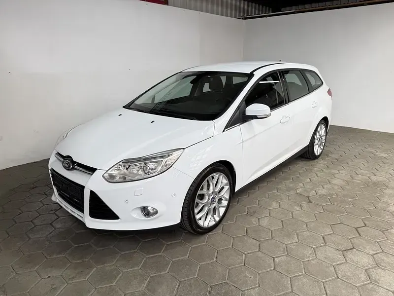Gebraucht Ford Focus Titanium 125 PS (91 kW) 2012 Weiß Kombi
