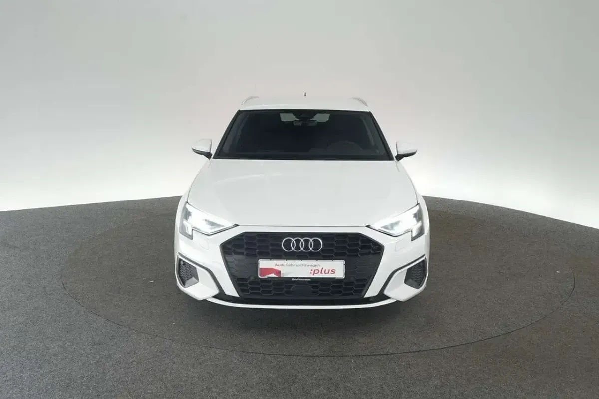 Gebraucht Audi A3 Sport 150 PS (110 kW) 2022 Ibisweiß Limousine