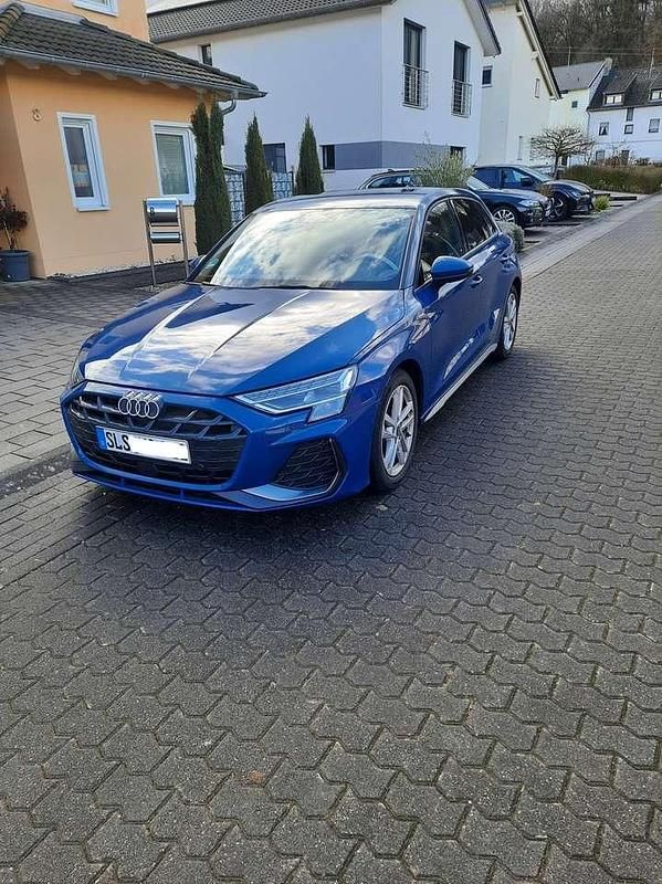 Gebraucht Audi A3 S-Line 116 PS (85 kW) 2025 Blau Limousine
