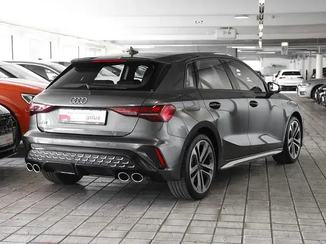 Gebraucht Audi S3 Sport 333 PS (244 kW) 2025 Daytonagrau perleffekt Limousine
