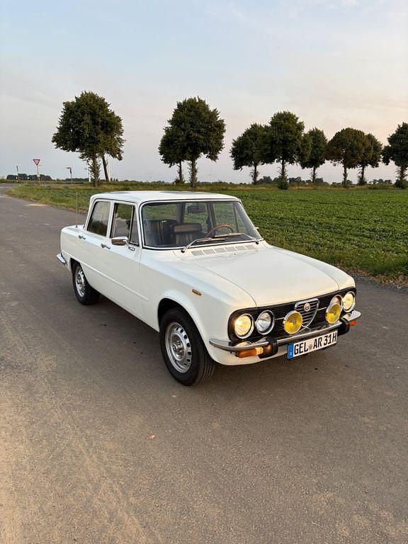 Weiß Gebraucht 1975 Alfa Romeo Giulia Super Limousine | 18.900 € - Bild 1/4