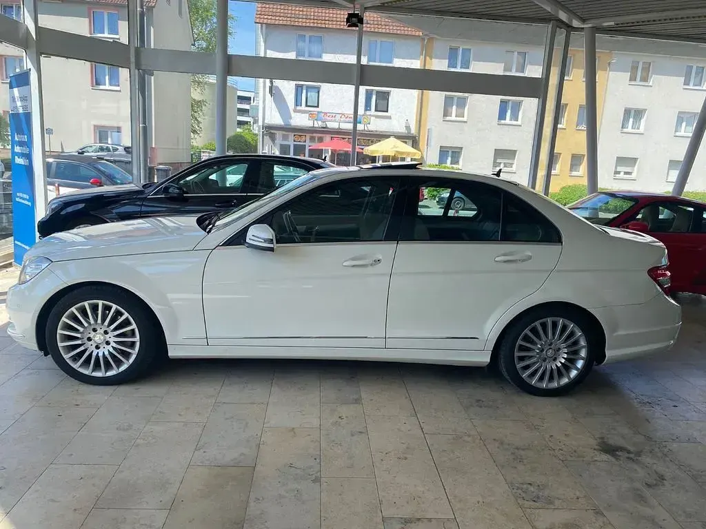 Gebraucht Mercedes C300 231 PS (169 kW) 2010 Weiß Limousine