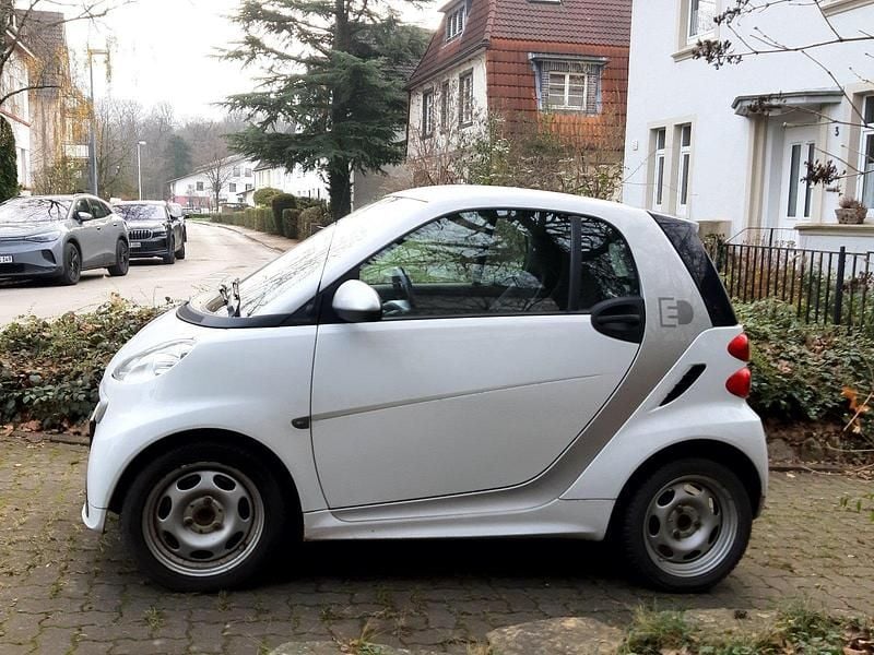 Weiß Gebraucht 2014 Smart ForTwo Coupé Coupé | 4.900 € - Bild 1/4