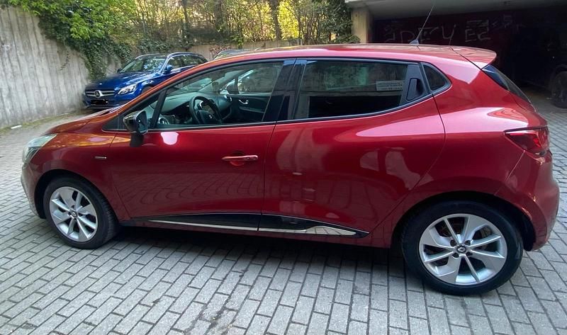 Gebraucht Renault Clio IV LIMITED 118 PS (86 kW) 2017 Rot Kleinwagen