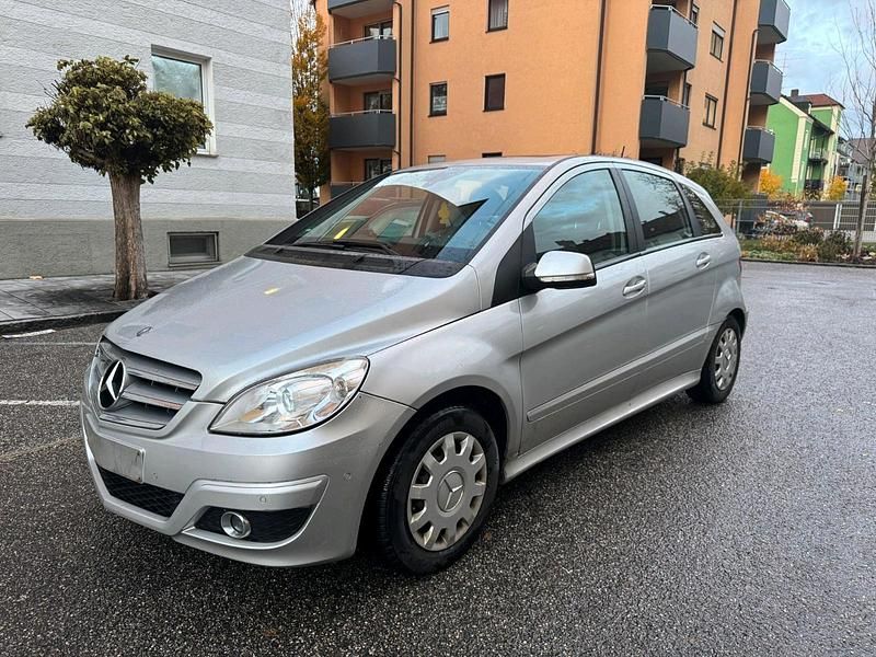 Silber Gebraucht 2009 Mercedes B180 Van / Kleinbus | 5.990 € (Superpreis) - Bild 1/4