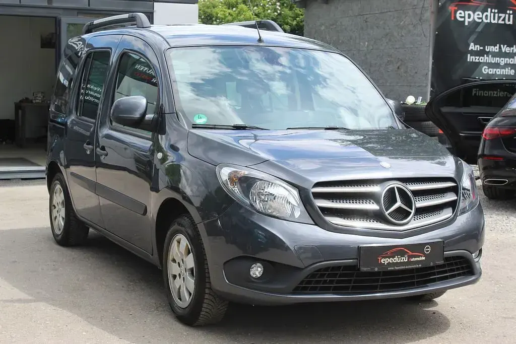 Gebraucht Mercedes Citan 111 110 PS (80 kW) 2018 Tenoritgrau Van / Kleinbus
