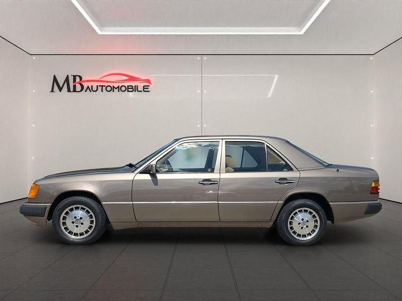 Second-hand Mercedes E250 94 CP (69 kW) 1990 Maro Berlinǎ
