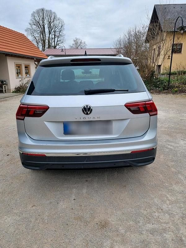 Gebraucht VW Tiguan 150 PS (110 kW) 2022 Silber SUV