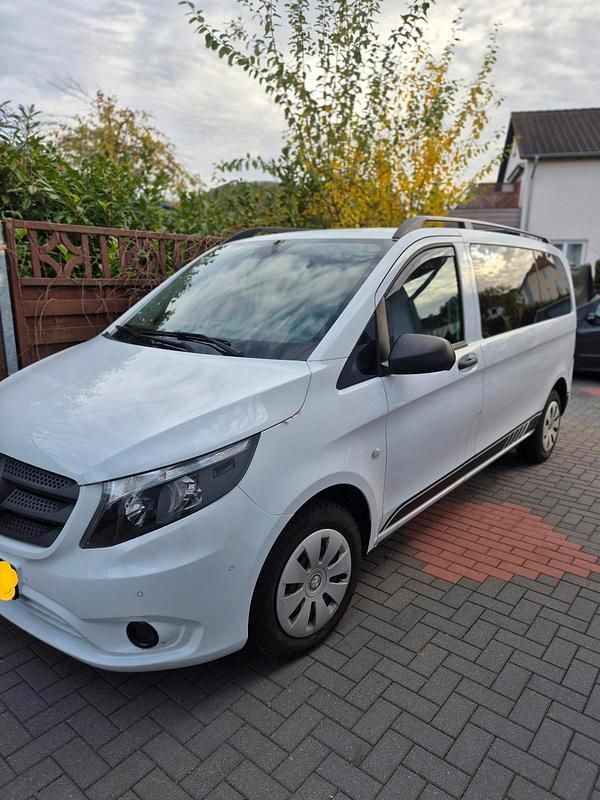 Weiß Gebraucht 2019 Mercedes Vito Van / Kleinbus | 19.200 € - Bild 1/4