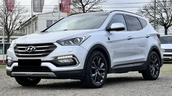 Silber Gebraucht 2016 Hyundai Santa Fe SUV | 20.890 € (Etwas zu teuer) - Bild 1/4