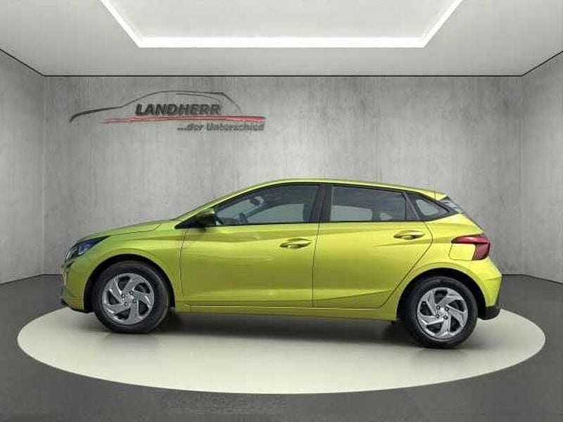 Neu Hyundai i20 Comfort 79 PS (58 kW) 2025 Gelb Limousine