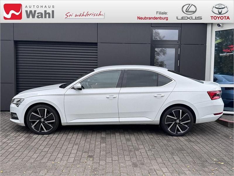 Gebraucht Skoda Superb Style 190 PS (139 kW) 2020 Moonweiß perleffekt Limousine