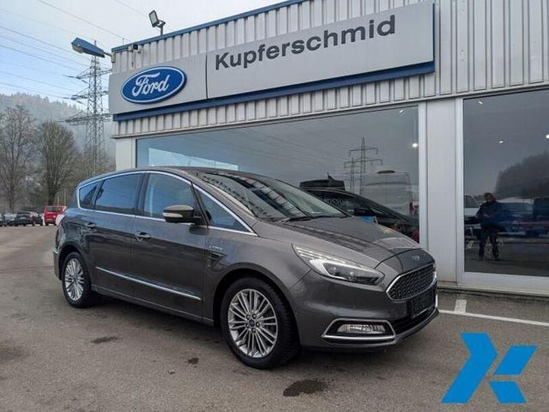 Grau Gebraucht 2019 Ford S-MAX Vignale Van / Kleinbus | 24.990 € (Teuer) - Bild 1/4