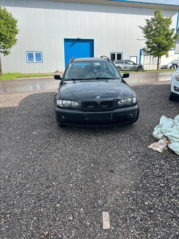 Schwarz Gebraucht 2004 BMW 320 Kombi | 2.000 € (Fairer Preis) - Bild 1/4