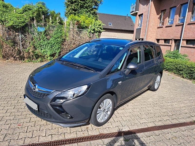 Grau Gebraucht 2016 Opel Zafira Tourer Innovation Van / Kleinbus | 10.599 € (Fairer Preis) - Bild 1/4