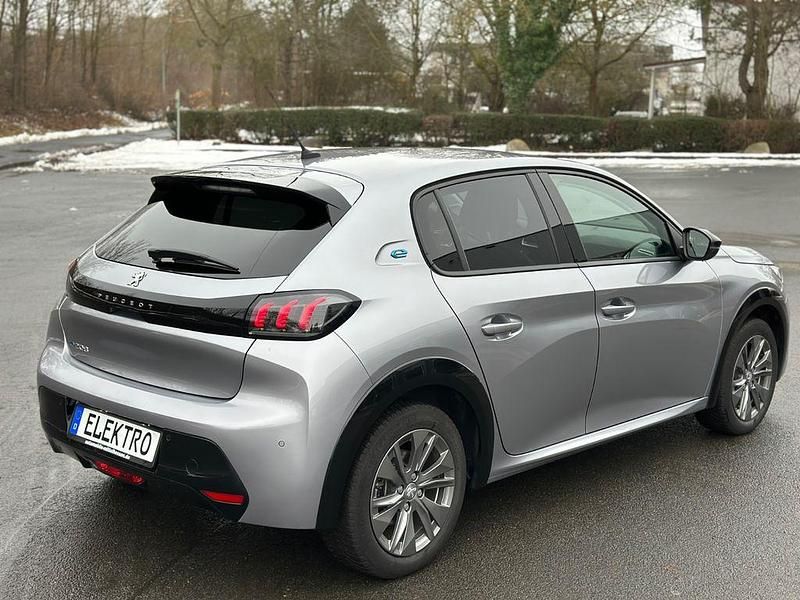 Gebraucht Peugeot 208 Allure 100 kW (136 PS) 2023 Grau Kleinwagen