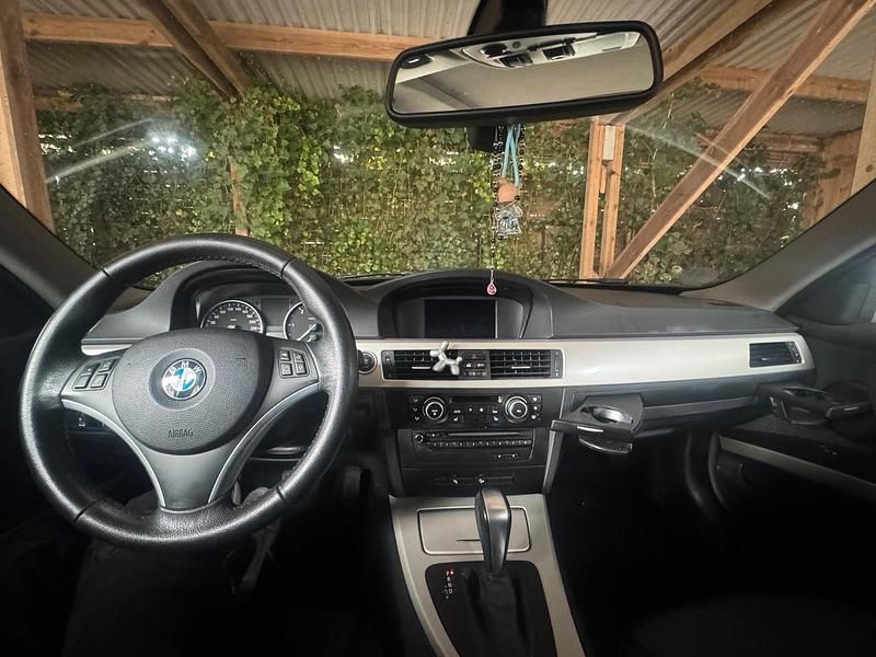 Gebraucht BMW 320 184 PS (135 kW) 2012 Schwarz Kombi