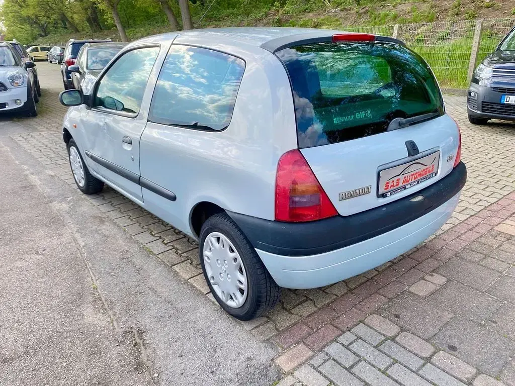Gebraucht Renault Clio 58 PS (42 kW) 2000 Silber