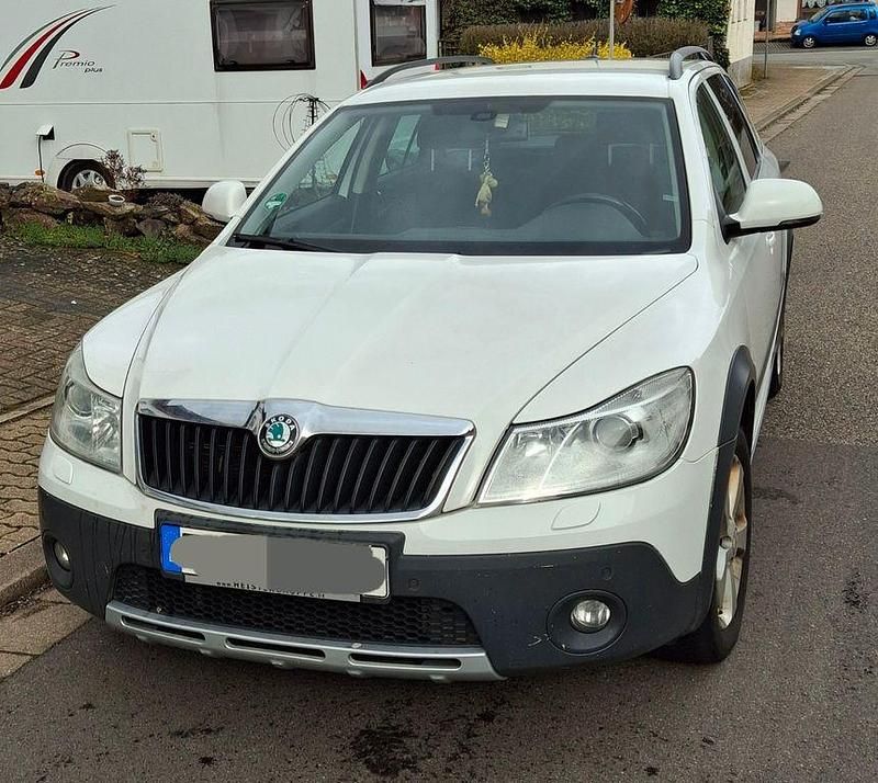 Gebraucht Skoda Octavia 140 PS (102 kW) 2013 Weiß Kombi