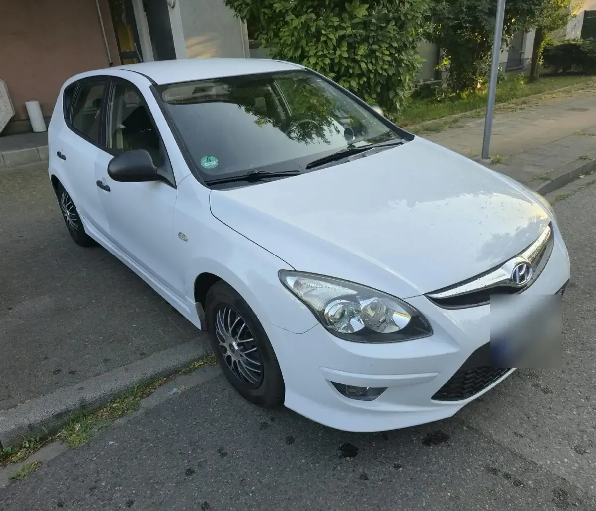 Gebraucht Hyundai i30 109 PS (80 kW) 2010 Weiß Kleinwagen