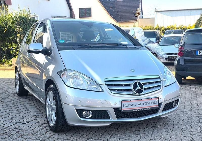 Gebraucht Mercedes A200 140 PS (102 kW) 2012 Silber Limousine