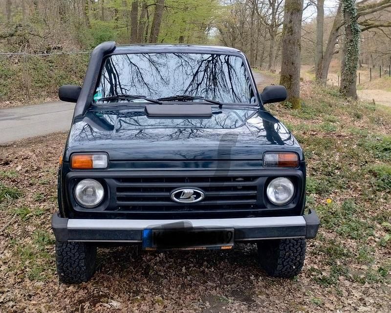 Gebraucht Lada niva 83 PS (61 kW) 2017 Grün SUV