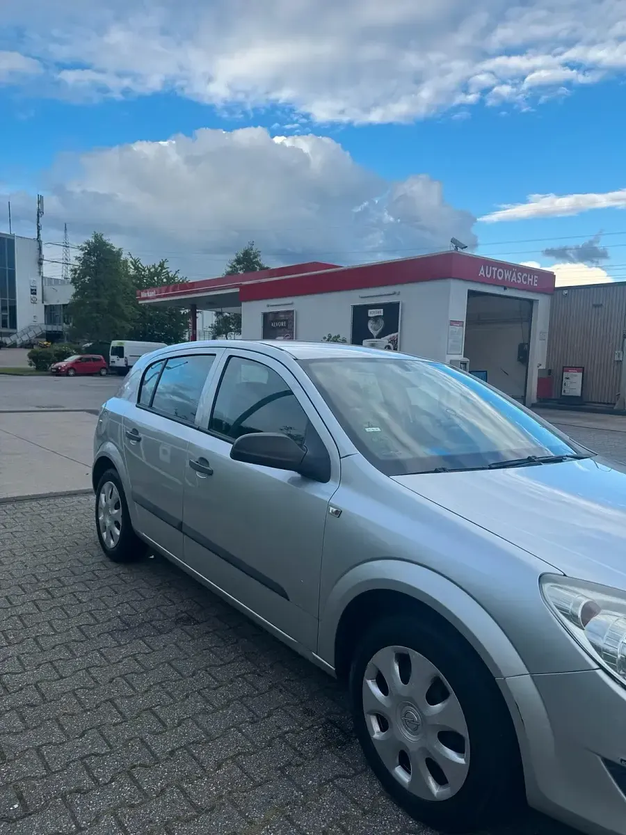 Brugt Opel Astra 90 HK (66 kW) 2007 Grå Hatchback
