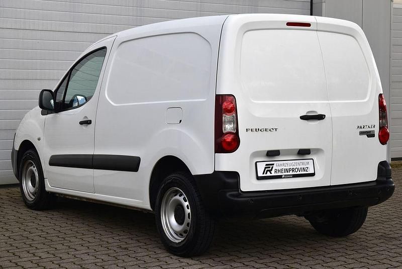 Gebraucht Peugeot Partner 75 PS (55 kW) 2018 Weiß Van / Kleinbus