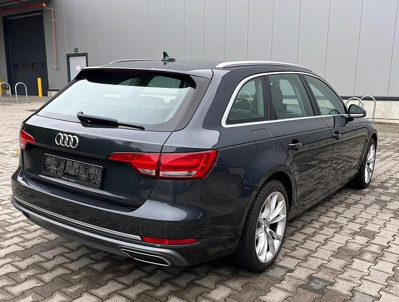 Gebraucht Audi A4 Ambiente 150 PS (110 kW) 2018 Grau Kombi