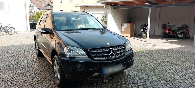 Gebraucht Mercedes ML320 224 PS (164 kW) 2008 Schwarz SUV