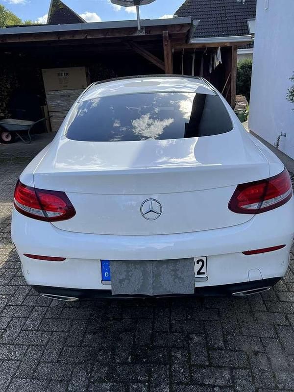 Gebraucht Mercedes C200 184 PS (135 kW) 2018 Weiß Coupé