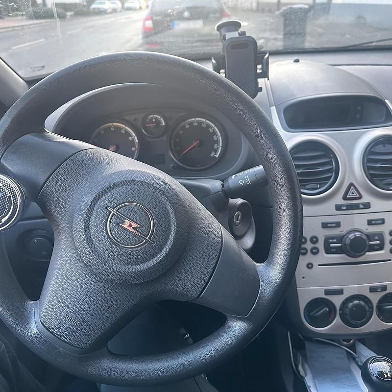 Gebraucht Opel Corsa 67 PS (49 kW) 2010 Andere farben Kleinwagen