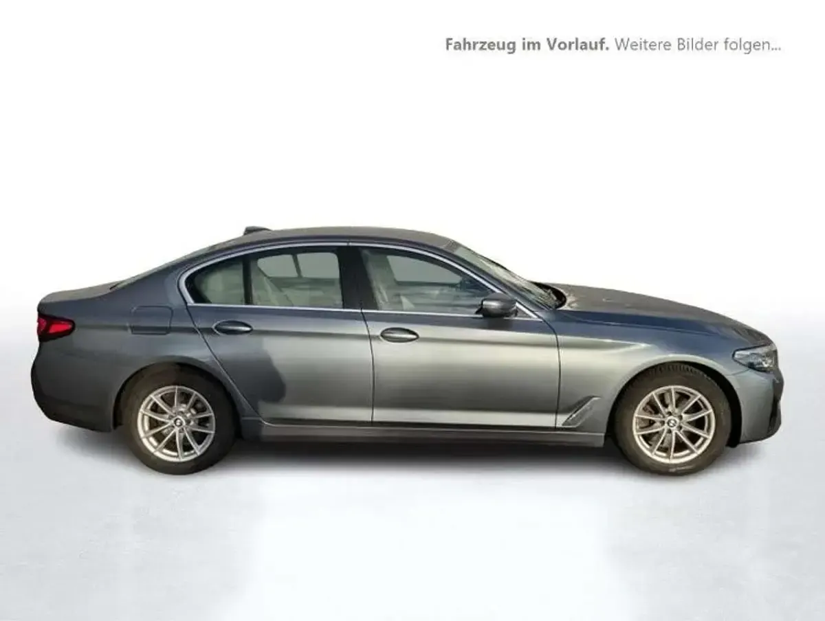 Gebraucht BMW 520 190 PS (139 kW) 2022 Bluestone metallic Limousine