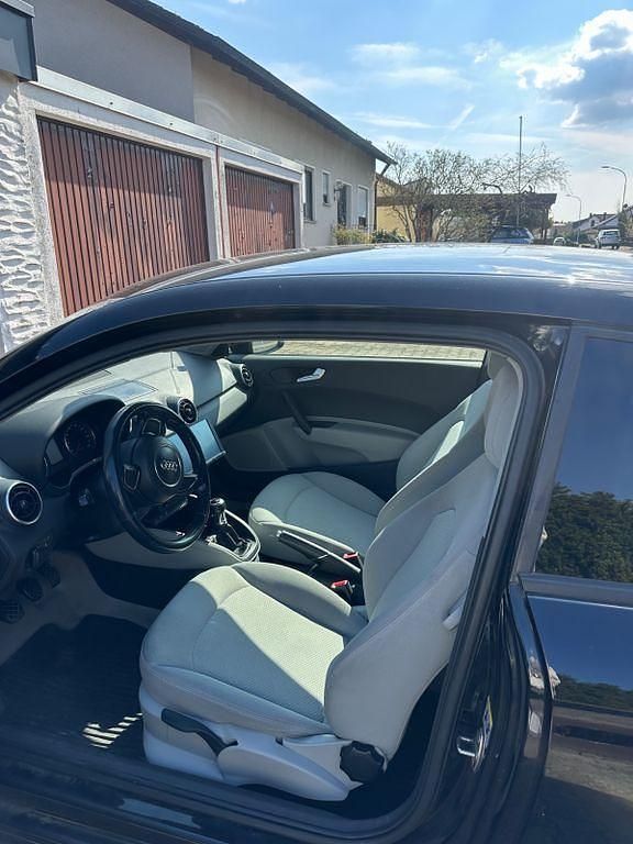 Gebraucht Audi A1 Attraction 86 PS (63 kW) 2011 Schwarz Kleinwagen