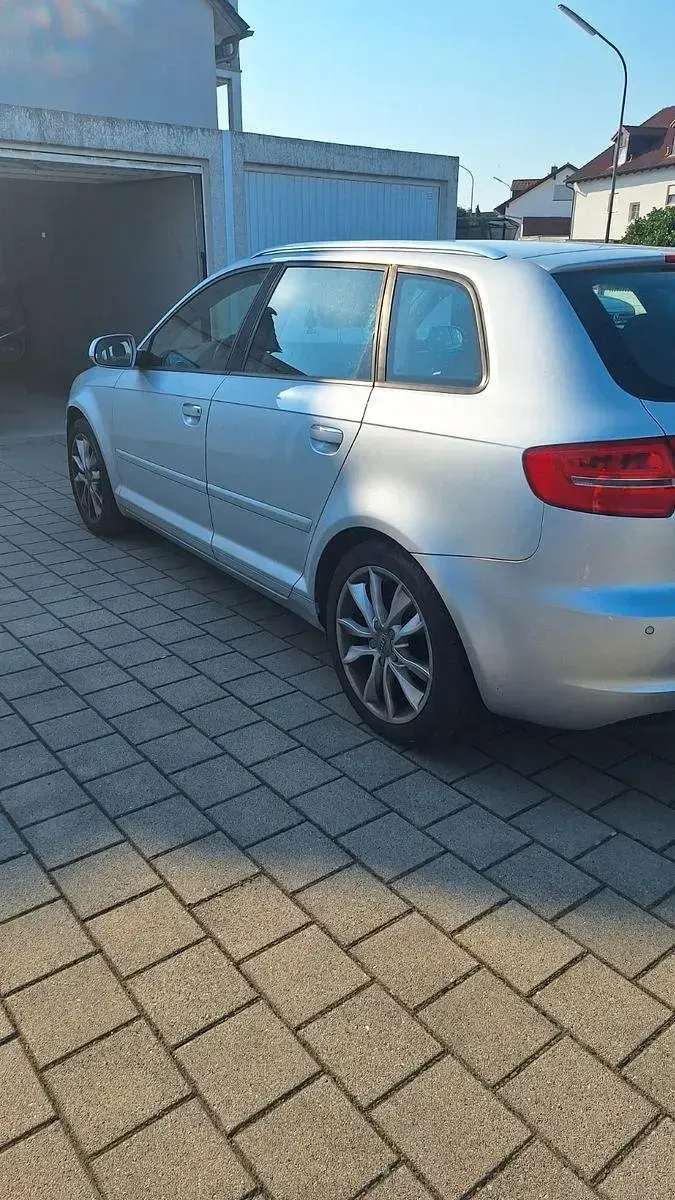 Gebraucht Audi A3 Attraction 105 PS (77 kW) 2011 Silber Kleinwagen