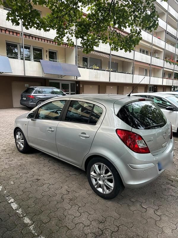 Silber Gebraucht 2009 Opel Corsa Kleinwagen | 1.900 € (Guter Preis) - Bild 1/4